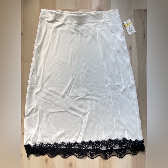 NWT A New Day XL White Slip Skirt Maxi Black Lace Trim Satin Textured 90’s - Picture 3 of 9